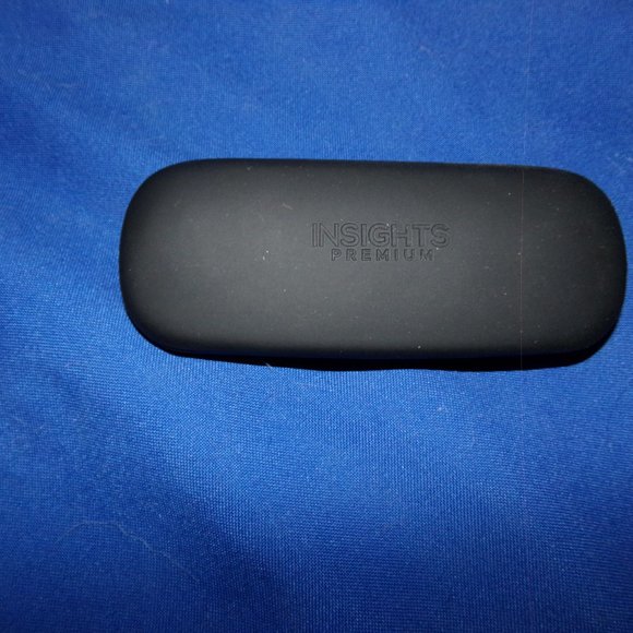 Insights Eyeglasses Case with Cleaning Cloth - black flip-top hardshell - Picture 5 of 6